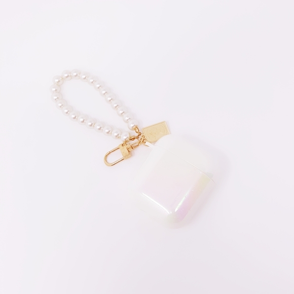 Airpods Case with Keychain - Picture 3 of 10